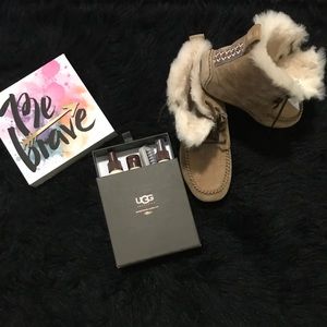 Uggs with sheepskin care kit